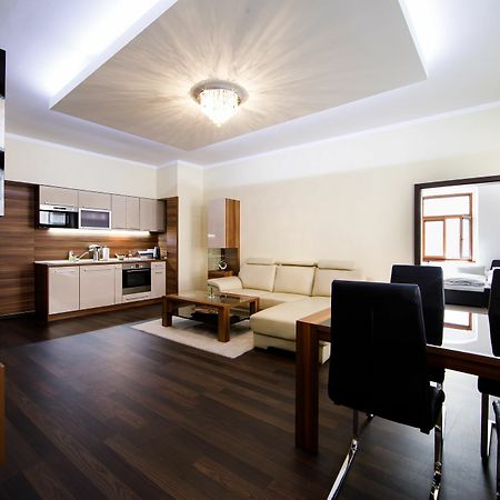 Aplend City Apartments Na Vrsku Bratislava Bagian luar foto
