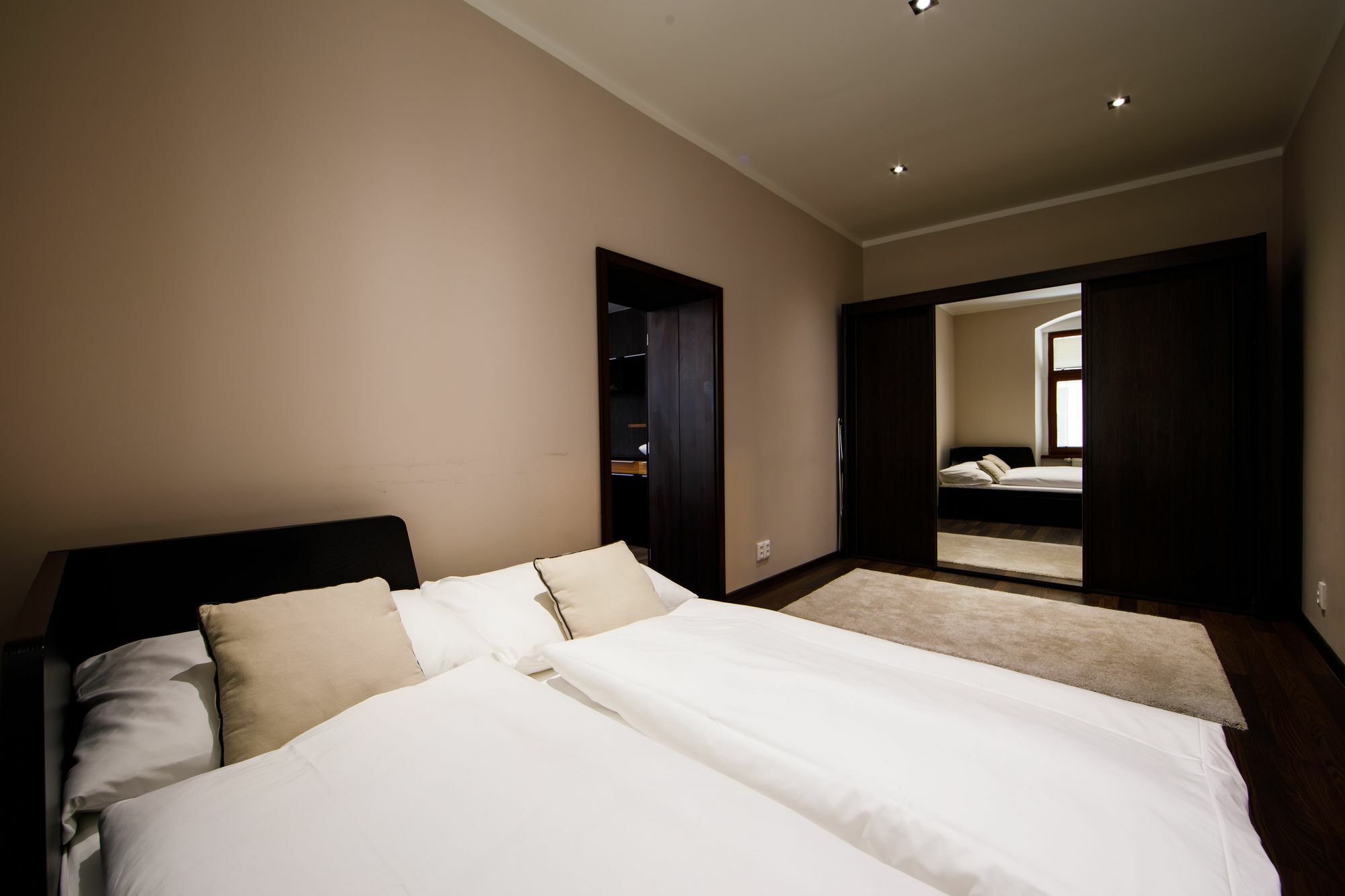 Aplend City Apartments Na Vrsku Bratislava Bagian luar foto